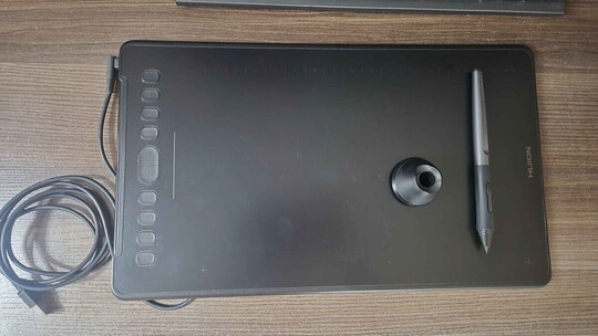 Sprzedam tablet graficzny Huion H1161.Urządzenie jest w 