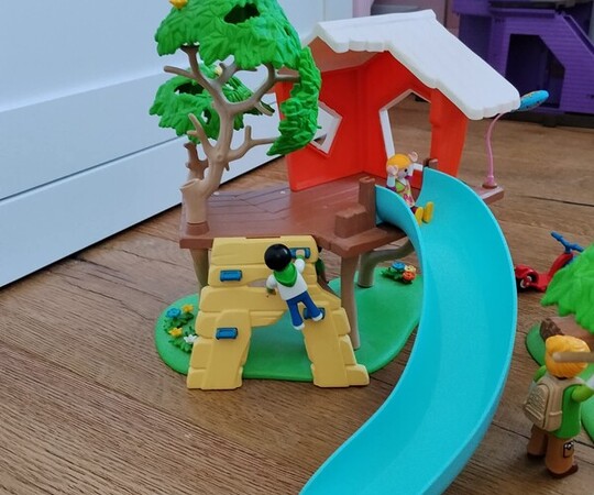 Sprzedam zestaw Playmobil nr 71001 - domek na drzewie ze 
