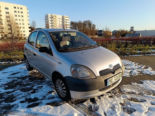 Sprzedam Toyotę Yaris 2002 rok.5-cio drzwiowa. Benzyna. 