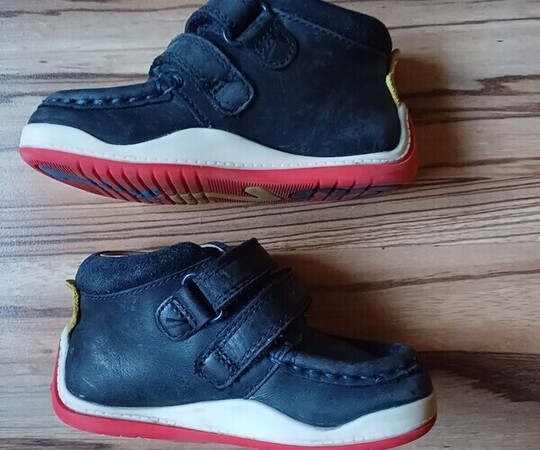 Buciki Clarks first shoes rozmiar 21 granatowy na rzepy 