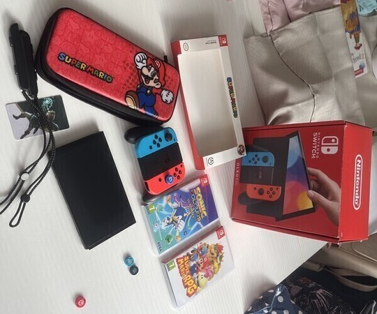 🎮 Sprzedam zestaw Nintendo Switch Oled. Konsola 