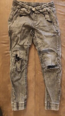 Spodnie marki Cropp Denim, rozmiar 30-32. Stan: dobry. 