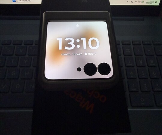 Sprzedam smartfon Motorola razr 70.Telefon prawie nie 