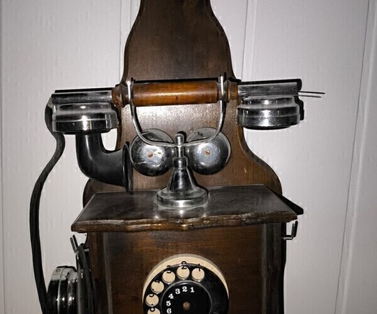 Sprzedam zabytkowy drewniany telefon ścienny z tarczą 
