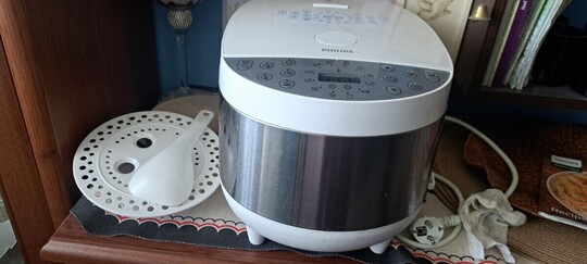 Sprzedam Multicooker Philips, model hd4713/40,kupiony 