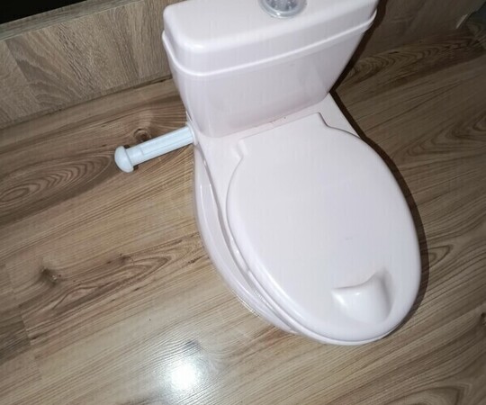 Witam. Toaletka wc mini dla dziecka posiada miejsce na 