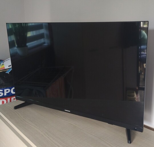 Sprzedam telewizor Samsung 32 cale w pełni sprawny. 