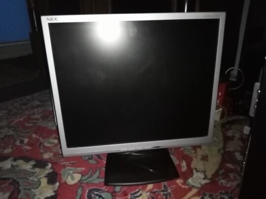Sprzedam uzywany monitor NEC 19 cali w dobrym stanie. 