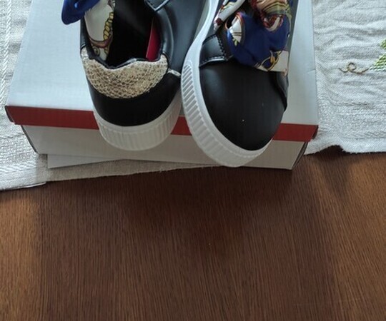 Sprzedam nowe buty w rozmiarze 38. Kolor: czarny Materiał: 