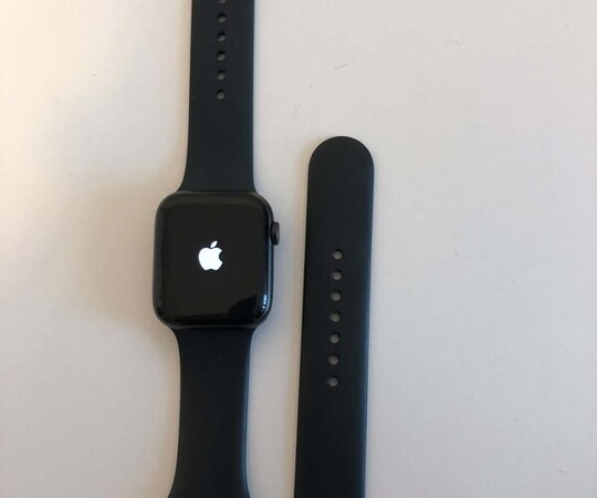 Sprzedam zegarek Apple Watch SE w rozmiarze 44mm (koperta 