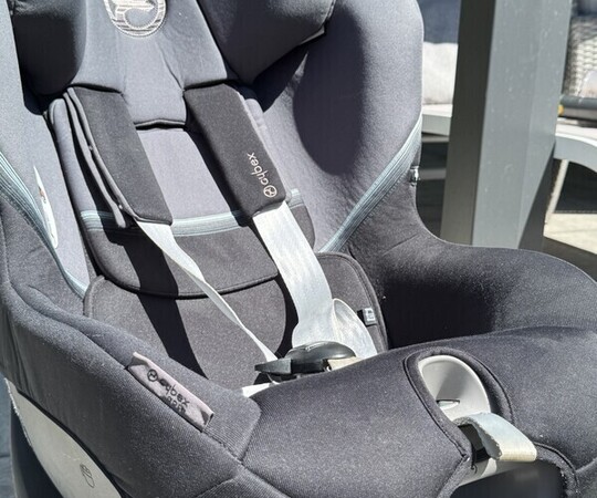 Sprzedam używany fotelik samochodowy marki Cybex. Fotelik 