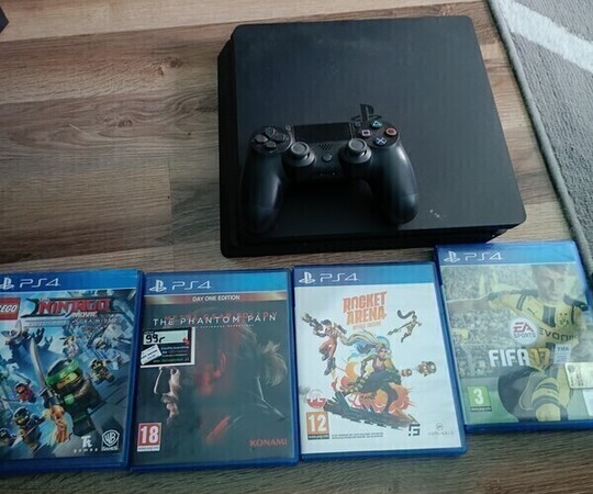 Konsola PlayStation 4 Slim 