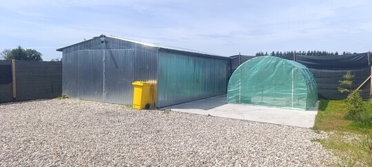 Sprzedam działkę budowlaną 2400 m2 zabudowaną garażem z 