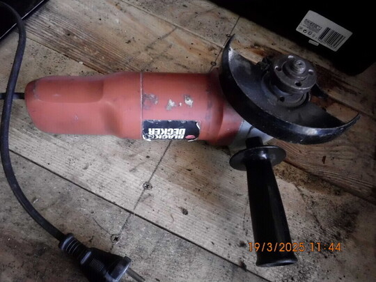 Szlifierka kątowa Black& Decker cena 70 zł Czasza 