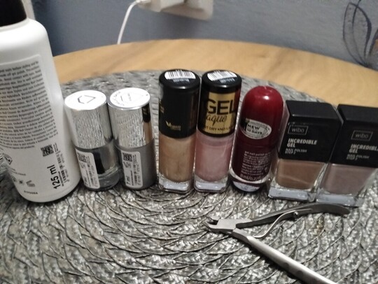 Sprzedam okazyjnie zestaw do manicure paznokci oraz 