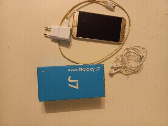 Witam sprzedam smartfon Galaxy J7 dual sim gold zakupiony 