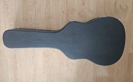 Sprzedam drewniany futerał na gitarę akustyczną RockCase 