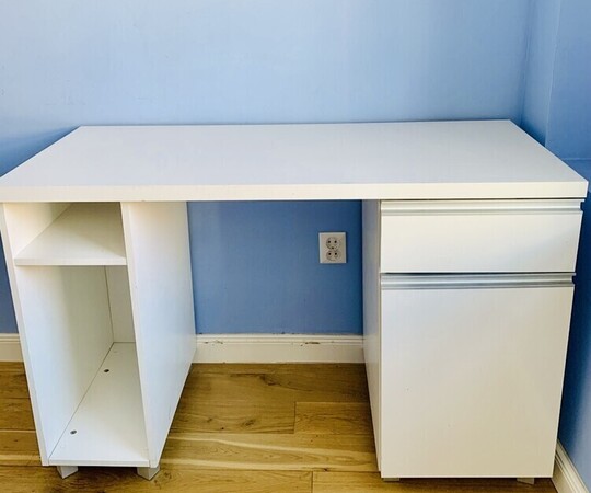 Sprzedam solidne białe biurko z Ikea 