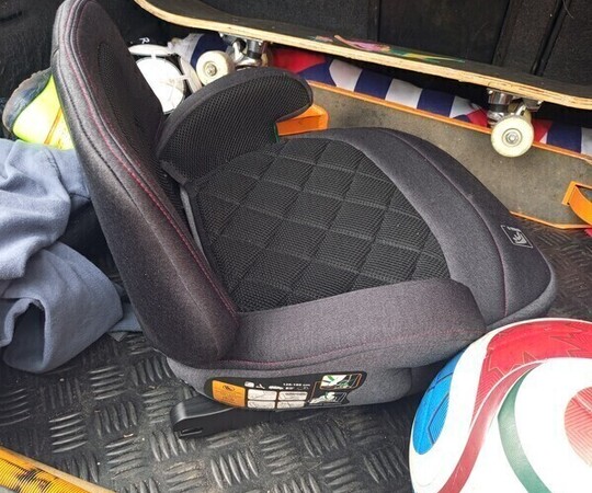Sprzedam podstawkę fotelika montowana na ISOFIX z osłoną 
