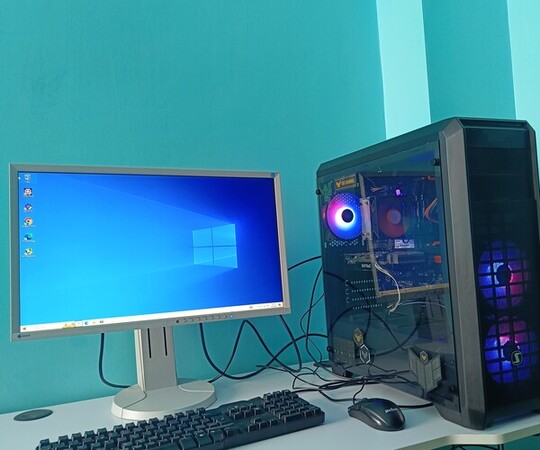 🖥️ Komputer z Monitorem – Gotowy do 