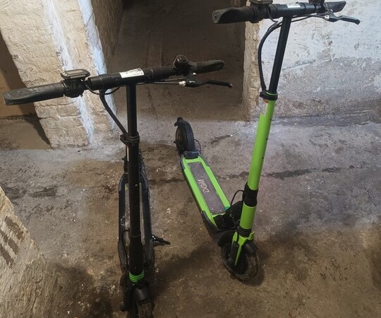 Witam mam do sprzedania dwie hulajnogi elektryczne firmy 