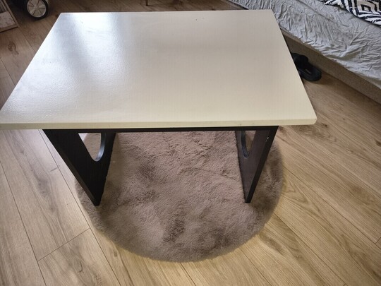 Okazjonalnie stolik o wym 70cm dł 50 szer 