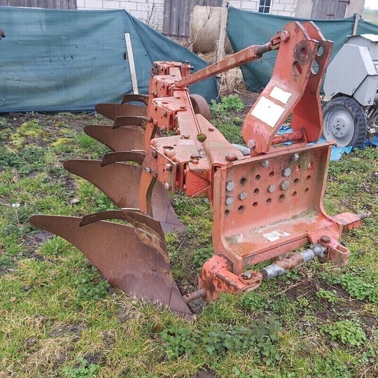 SPRZEDAM pług czteroskibowy, opryskiwacz, żmijkę do zboża, 