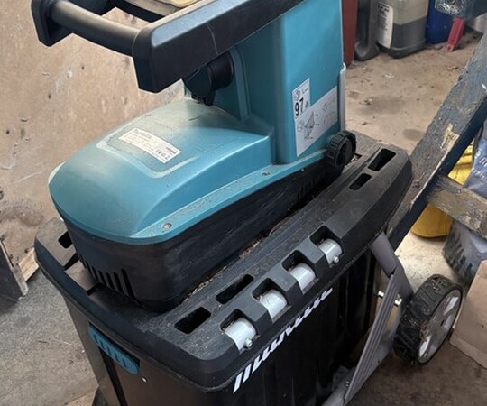 Sprzedam rozdrabniacz do gałęzi Makita UD2500 o mocy 2500 