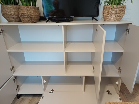 SPRZEDAM NOWĄ KOMODĘ, elegancki kolor BEŻ PIASKOWY wymiary 