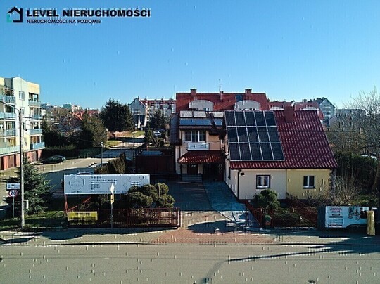 LEVEL NIERUCHOMOŚCI Wielofunkcyjny dom w mieście ul. 