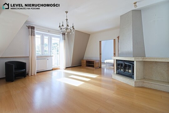 LEVEL NIERUCHOMOŚCI Duże mieszkanie czteropokojowe ul. 