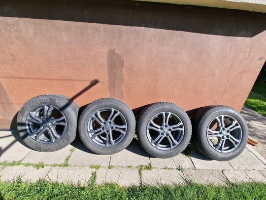 Na sprzedaż: komplet 4 felg Toyota 17” z czujnikami 