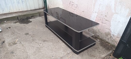Sprzedam szafkę RTV wym 130cm 44 cm głębokość 42 cm 42cm 