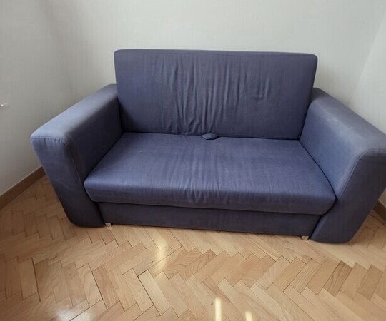 Oddam za darmo dwuosobową rozkładaną sofę w kolorze 