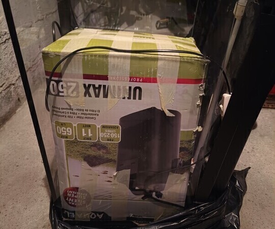 Oddam akwarium 60l oraz filtr widoczny na zdjęciu. 