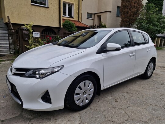 Toyota Auris 1.4 Diesel Model 2016 Klimatyzacja Światła 