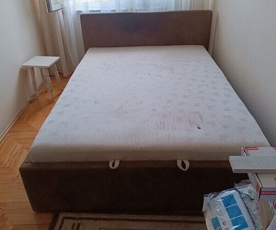 Sprzedam łóżko do sypialni, materac 200 cm x 140 cm trochę 