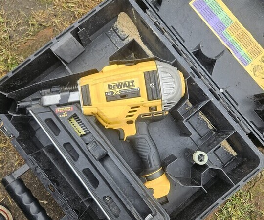 gwozdzarka dewalt 