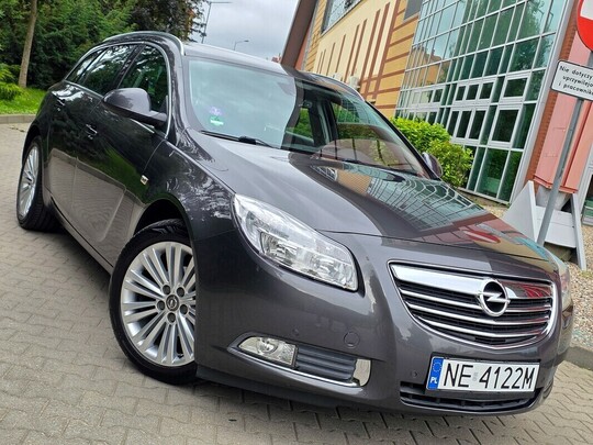 Opel Insignia Benz 140km Navi czujniki parkowania alufelgi 