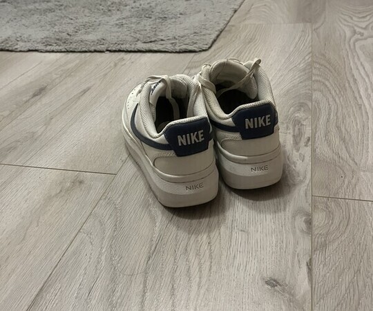 Sprzedam buty sportowe damskie Puma skórzane, białe 