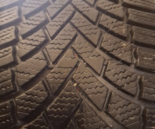 Sprzedam opony zimowe Bridgestone i Pirelli 