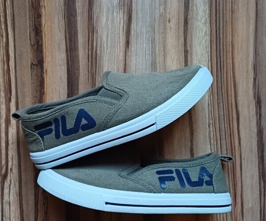 Fila rozmiar 27 tenisówki na gumce kolor khaki zielony 