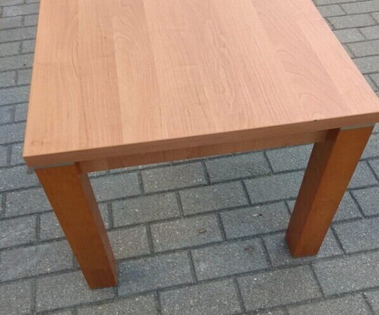 Sprzedam solidny, ciężki stolik widoczny na zdjęciach. Nie 