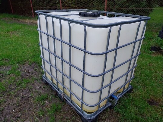 Sprzedam zbiornik mauzer po wodzie 1000l. Cena: 320 zł 
