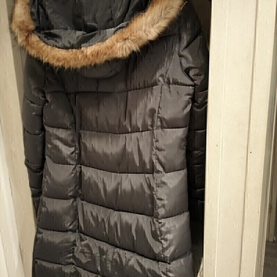 Sprzedam zimową kurtkę rozmiar XXL koloru khaki. Jest to 
