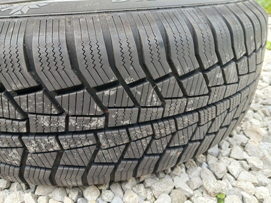 Opony zimowe 215/65 R16 na felgach stalowych Dacia Duster 