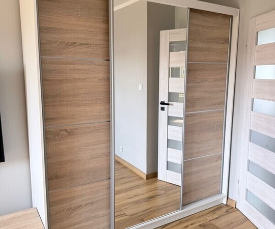 Sprzedam szafę przesuwną Wymiary ok: Szer 201 Wys 215 W 