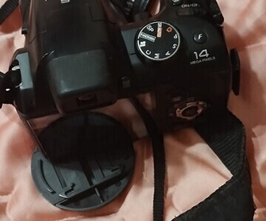 Aparat Fuji FinePix S 4200 w dobrym stanie używany. 