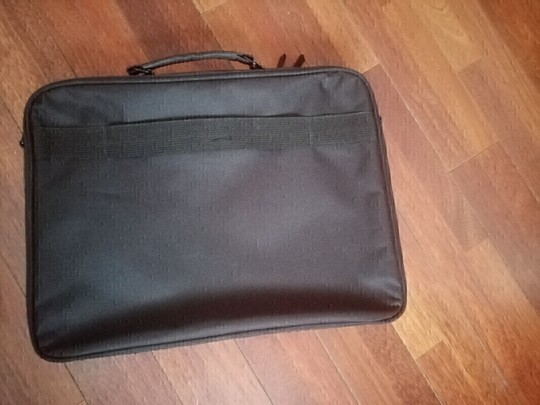 Sprzedam torbę do laptopa Użyta raptem 3 razy. Wymaga 