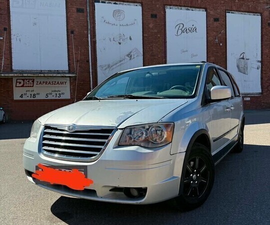 Sprzedam Chrysler T&C 4.0 189 kW z 2010 r. z gazem-2 
